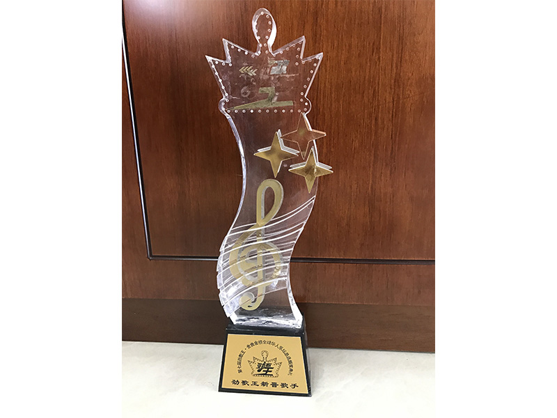 獲第七屆勁歌王新晉歌手獎(jiǎng)