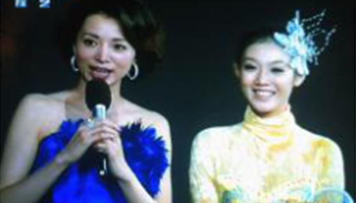 CCTV-3《萬家邀明月》，鄧雯心創新投影視頻舞《月影隨形》 2