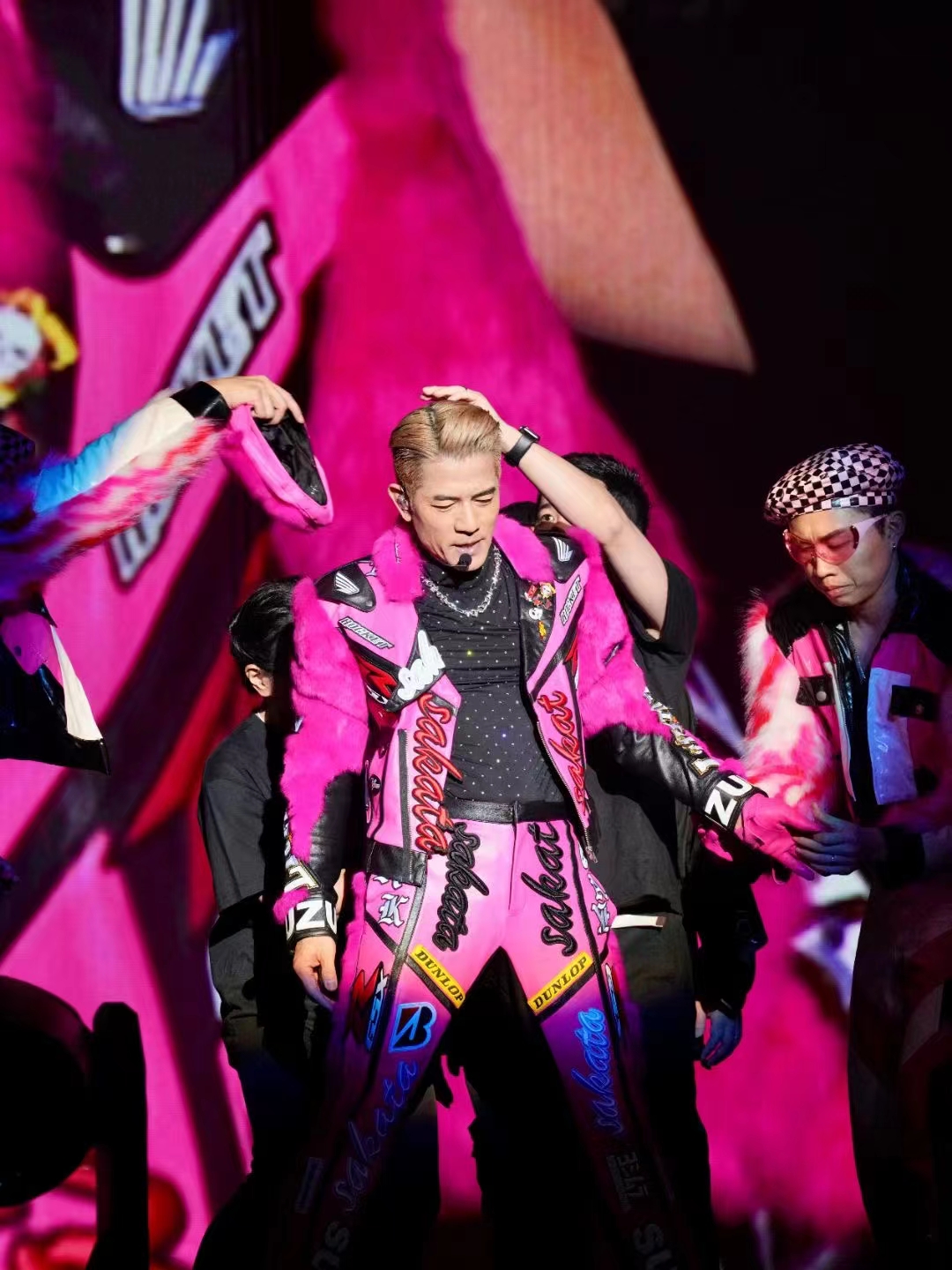 郭富城廣州演唱會(huì)再現(xiàn)“舞臺(tái)王者”風(fēng)采，現(xiàn)場(chǎng)萬人共舞大合唱！